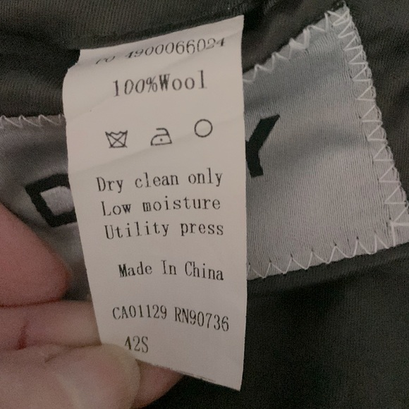 New-DKNY Suit Jacket: 42S - Picture 8 of 8